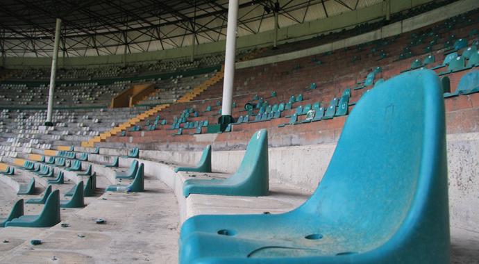 Atatürk Stadı'nda yıkım başladı